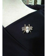 VINTAGE GOLDEN PIN BROOCH ENAMEL WINGS BEE WITH  PAVE RHINESTONE BODY - £25.28 GBP