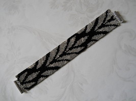 Bracelet: Silver &amp; Black Wheat Motif, Peyote Stitch, Tube Clasp - £31.16 GBP