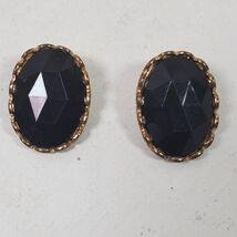 Vintage Stud Earrings Beveled Black w/ Gold Tone 1 Inch Oval - $276.38 MXN