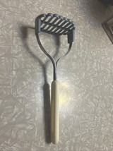 Vintage Bonny Masher Potato 10 3/4&quot; Nylon Plastic Blue White USA - $10.99