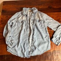 Urban Daisy Button-Up Shirt Womens Size S Light Blue Chambray Denim Look - $23.76