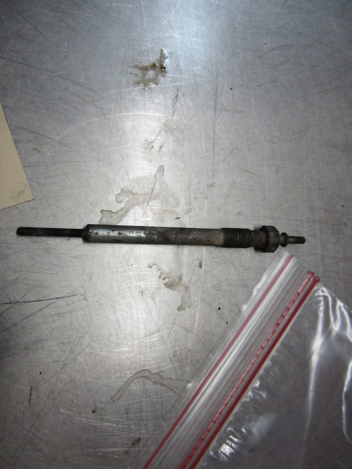 Glow Plug For 04-05 Chevrolet Silverado 3500  6.6  Duramax Diesel - $20.74