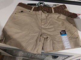 Women’s tan shorts 151 brand size 12 - $164.97 MXN