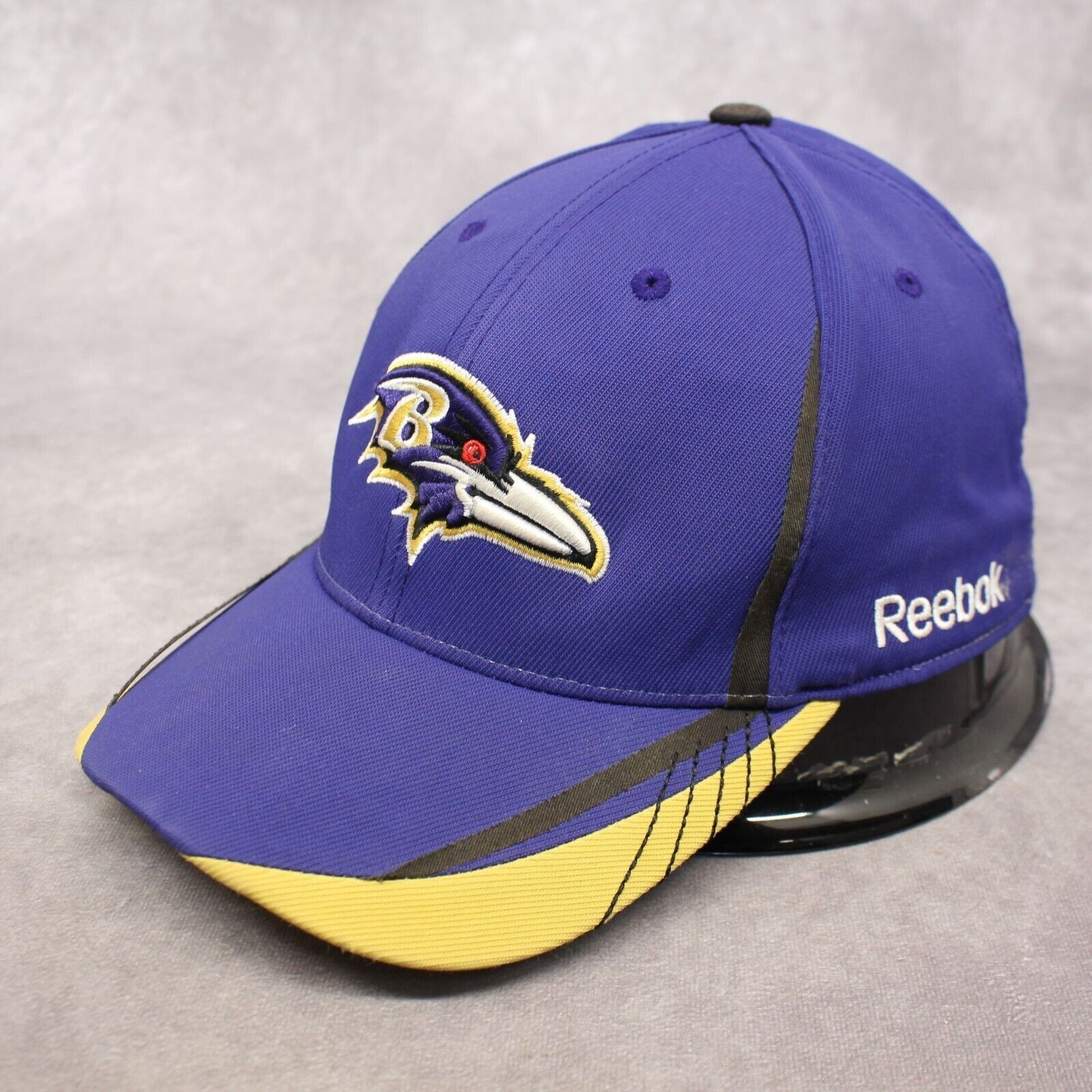 Reebok Baltimore Ravens Flexfit Cap NFL Onfield Equipment L XL Purple Yellow