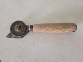 Vintage Wooden Handled Stitch Marking Roller - £23.49 GBP