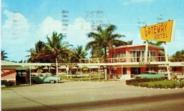 Gateway Motel Ft Lauderdale Florida Postcard w Vintage Cars in Driveway 1962 - £7.89 GBP