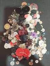 Vintage One Pound Button Lot 1 - $375.42 MXN