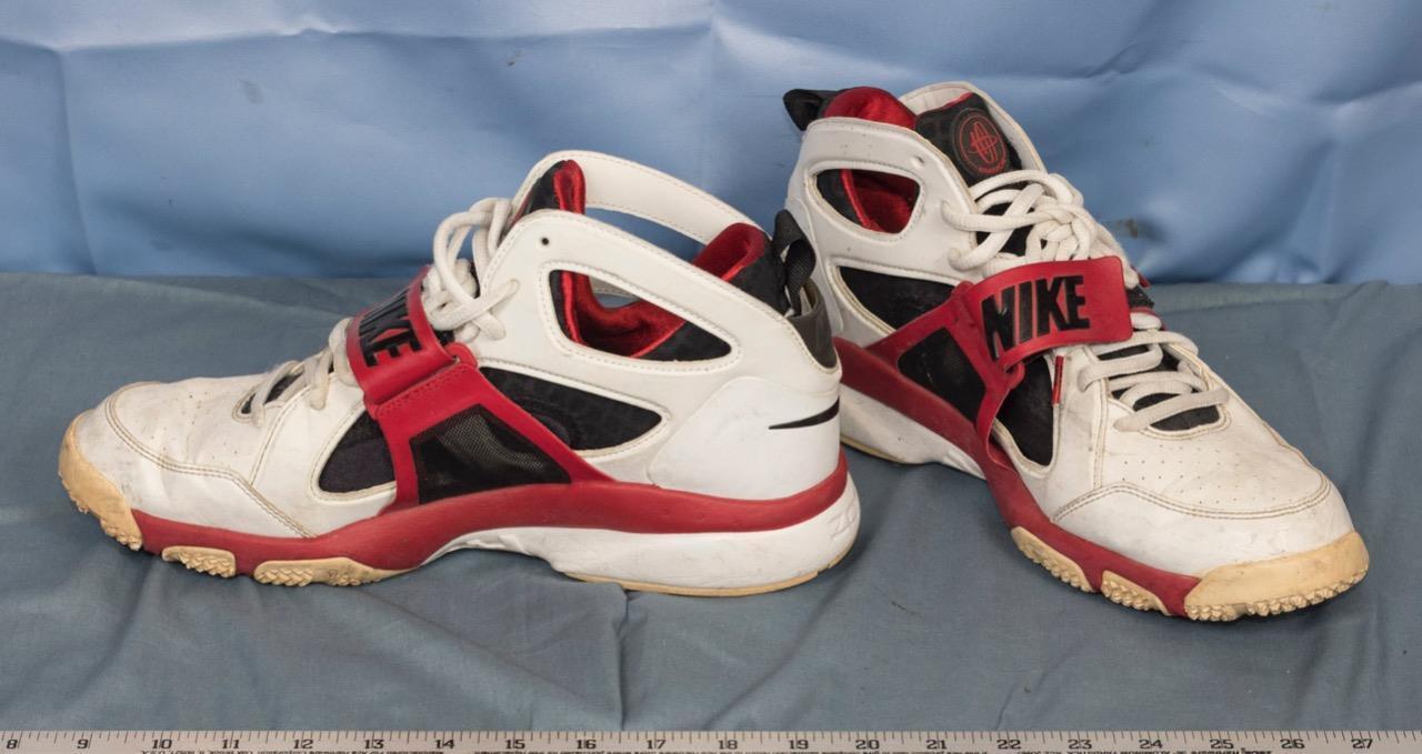 Primary image for Nike Huarache Basketball Baskets Rouge Noir Blanc Hommes Taille 11.5