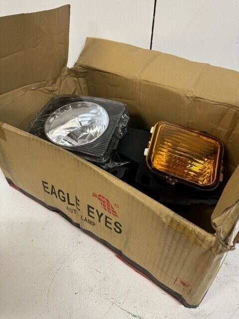 Eagle Eyes GM382-B001R Passenger Headlamp - $73.30