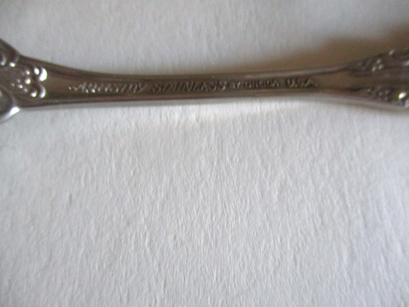 1 SUGAR OR JELLY SPOON ARTISTRY STAINLESS BY ONEIDA MADE IN USA ORNATE DESIGN Item image 4