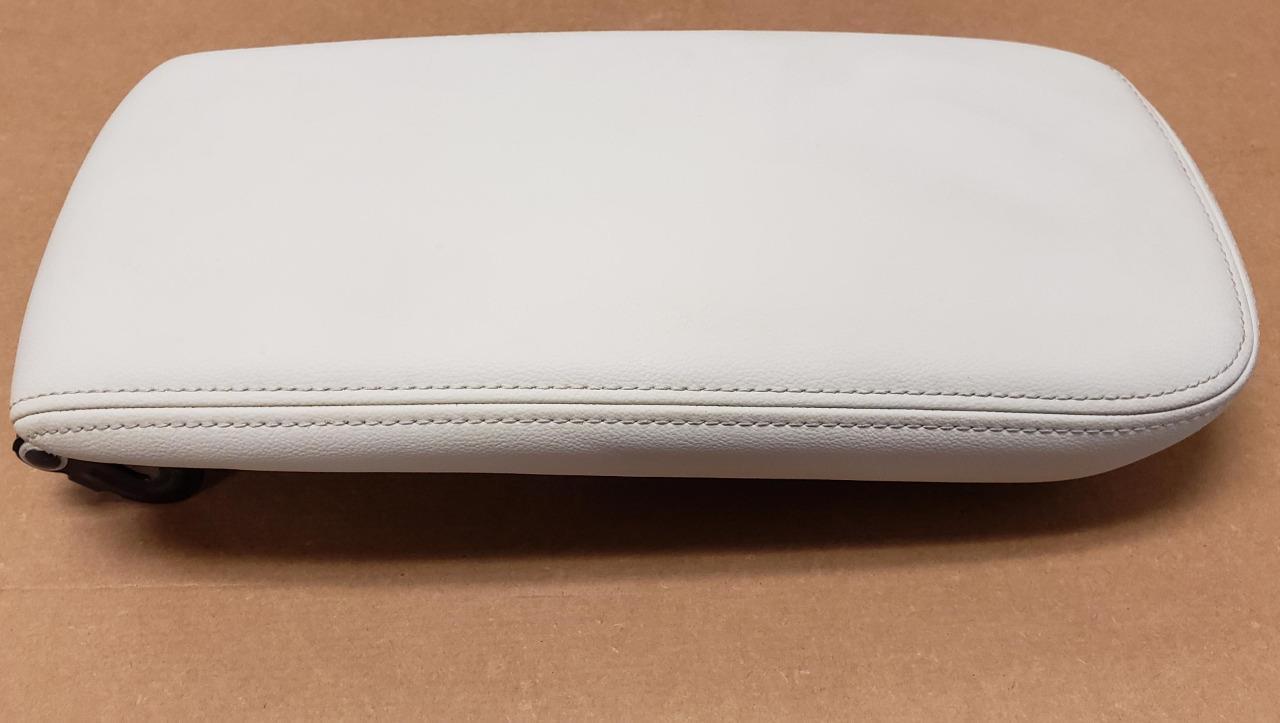 OEM 2014-2019 Chevrolet Impala Center Console Armrest Lid Light Wheat 84045639 Item image 4