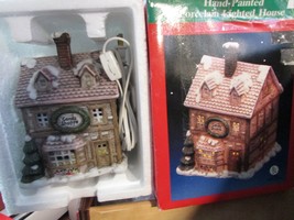 PORCELAIN LIGHTED VILLAGE BLDG CANDY SHOP CALDORS W/CORD 5.25&quot;W 7.25&quot;H LotD - $168.44 MXN