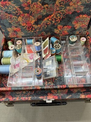 Vintage Sewing Box w/ Brass Accents Includes 1 Tray Stuffed w/notions Item image 10