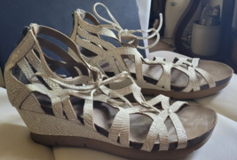 Women's Hocus Pocus 10 M Lace-Up Sandals Strappy White Wedge Heel 2" Cute - $7.99