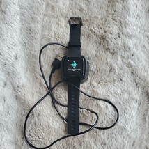 Fitbit Versa Health Companion Wearable Smartwatch Activity Tracker FB504... - £37.96 GBP