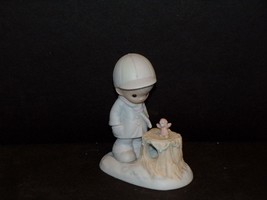 Precious Moments Porcelain Figurine: Wishing You A Cozy Season #521949 - £7.00 GBP