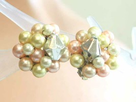 Pale Pastel Pink &amp; Yellow Faux Pearl Silver-tone Clip Earrings 1960s vintage 1&quot; - £9.65 GBP