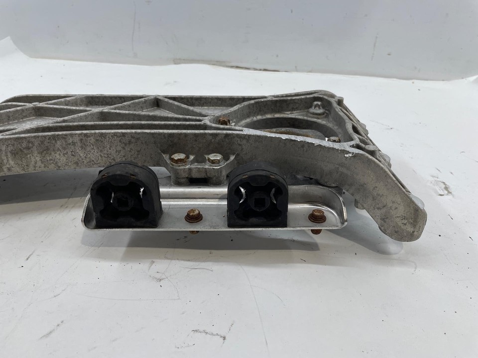 2014-2017 Maserati Quattroporte Transmission Mount Bracket OEM 06700036310 Item image 3