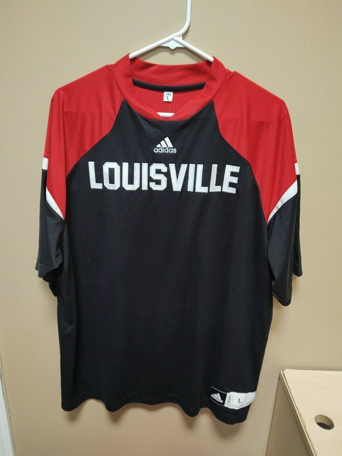 Primary image for New Adidas Men’s Louisville Cardinals Short Sleeve Shooting Shirt Large Z27308