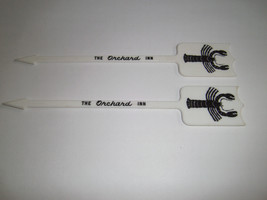 The Orchard Inn NC?  2 Swizzle Sticks Drink Stirrers White &amp; Black  - £7.11 GBP