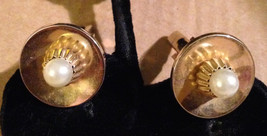 Vintage Mid Century 1950s Gold Tone Round Raised Bezel Set Faux Pearl Mens Swive - £29.45 GBP