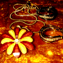 Beautiful vintage jewelry lot~rhinestone flower~silver and rhinestone ea... - £26.97 GBP