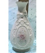 Vintage &#39;Cameo Ribbon Vase&#39; by Royal Heritage Collection Ivory Porcelain - €11,18 EUR