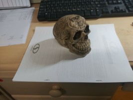 skull statue - £7.90 GBP