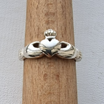 VINTAGE 925 STERLING SILVER CLADDAGH RING IRISH WEDDING BAND RING SIZE 9 - $523.39 MXN
