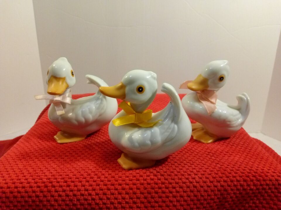 Set of 3 Vintage Homco Porcelain White Ducks Figurines with Ribbons #1414 - $21.78