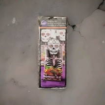 Wilton Treat Bag Kit Day Of The Dead Halloween Skulls 6 Pieces - $5.81