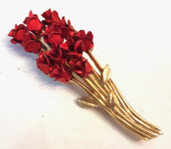 Vintage Danbury Mint Pin 1997 Avon Dozen Red Roses Bouquet Brooch Gold Tone Stem - £11.82 GBP