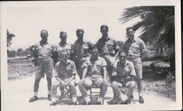 Vintage Group of Soldiers Snapshot WWII 1940s - €7,86 EUR