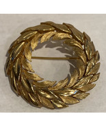 Vintage Crown Trifari Wreath Brooch Brushed Textured Overlapping Leaves Pin - £19.01 GBP