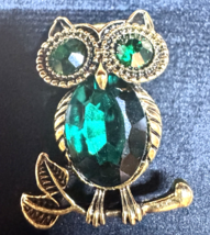 Vintage Owl Brooch Green Rhinestone Figural Gold Tone Statement Pin Jewelry - $24.74