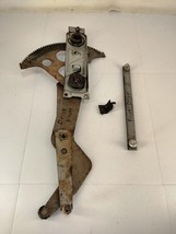1982 Chevette 4DR Window Regulator Front Drivers Side Left OEM - $1,024.04 MXN