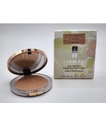 Clinique True Highlight Weightless Illuminator #02 Starlit Glow Full Size - $528.56 MXN