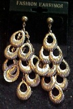 Gold Colored pierced ear rings - $84.06 MXN
