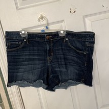 Mossimo Mid Rise Midi Blue Jean Shorts Frayed Bottoms Women&#39;s Size 16/33 - $15.82