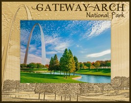 Gateway Arch National Park Laser Engraved Wood Picture Frame (5 x 7)  - £24.89 GBP