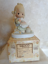 Precious Moments Mother Needle Point Working Figurine by Enesco #E-3106 (#2636) - £15.72 GBP