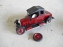 Vintage 1:32 Model Kit Built Old Maroon Black Car TLC - $312.58 MXN