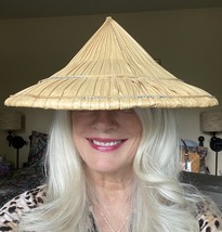 Vintage Hand Woven collectible Oriental coolie hat 15 x 7.5 in - $548.07 MXN