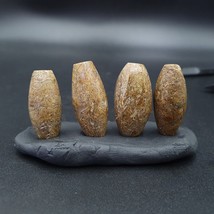 Lot de 4 perles anciennes en pierre de jaspe indo-himalayen - $38.60