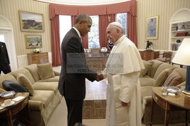 President Barack Obama And Pope Francis Shaking Hands Oval Office 4X6 Postcard - $8.96