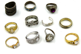 Vintage Estate Women&#39;s Rings Costume Jewelry Lot of 11 NO GOLD NO SILVER - £19.74 GBP