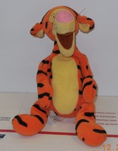 Disney Store Exclusive Snow Winnie The Pooh Tigger 8&quot; plush toy RARE HTF - £11.36 GBP