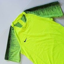 Nike Vaporknit II Size S Soccer Jersey Volt AQ2674-702 - £47.06 GBP