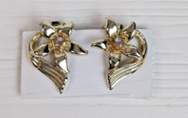 Vintage gold silver tone floral clip on earrings multicolor rhinestone - £10.27 GBP