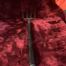 ANTIQUE PRIMITIVE Vintage 4 Four Tine RAKE Head Garden Fork FARM TOOL Ru... - £15.50 GBP